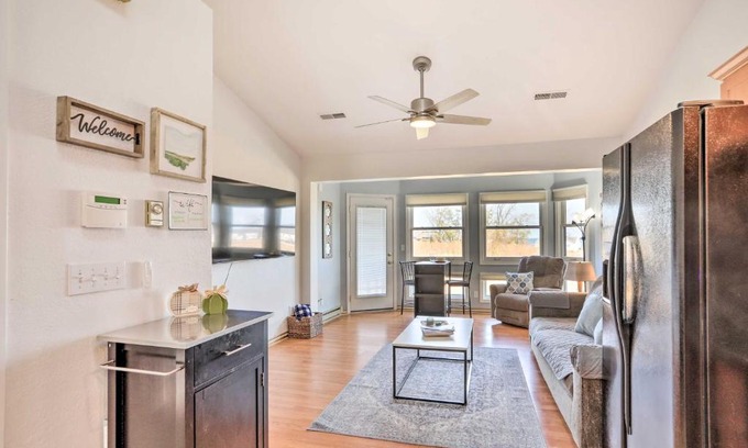 Oak Harbor Apartment | Quaint Couples Escape Pool, Near Lake Erie!