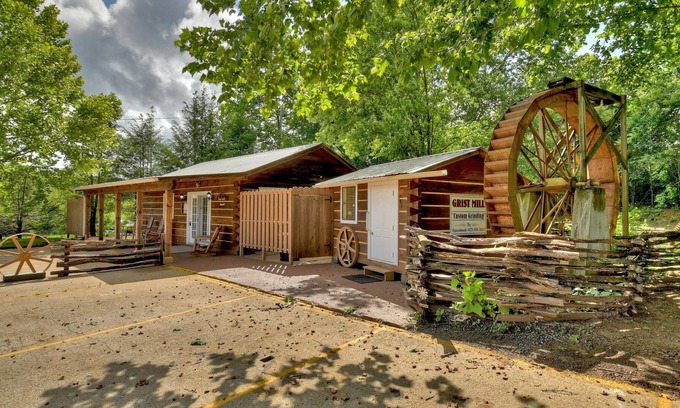 Copperhill Cabin | Quaint & Cozy Millhouse with Working Water Wheel