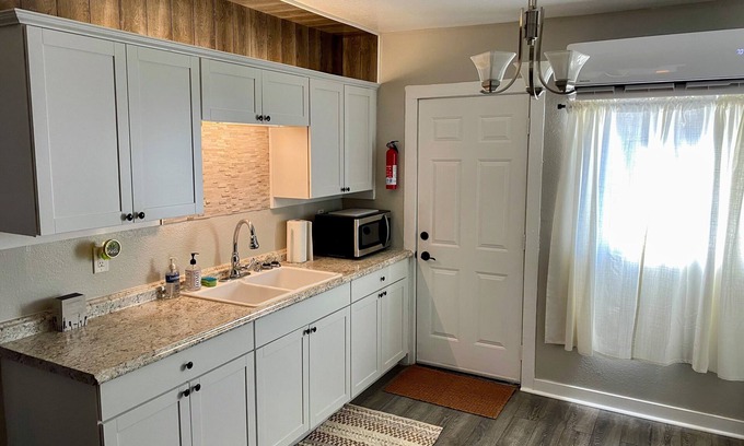 Maupin House | Quaint Historic 1914 Cottage