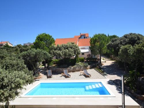 Mandre House | Quaint holiday home in Mandre with private garden