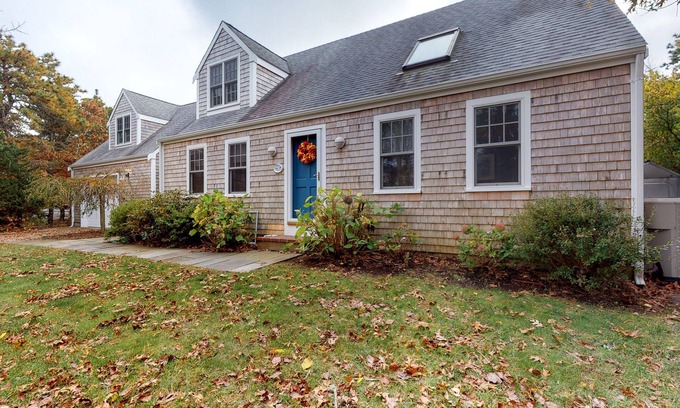 Katama House | Quaint home w/large backyard, outdoor shower & private grill near Katama Bay