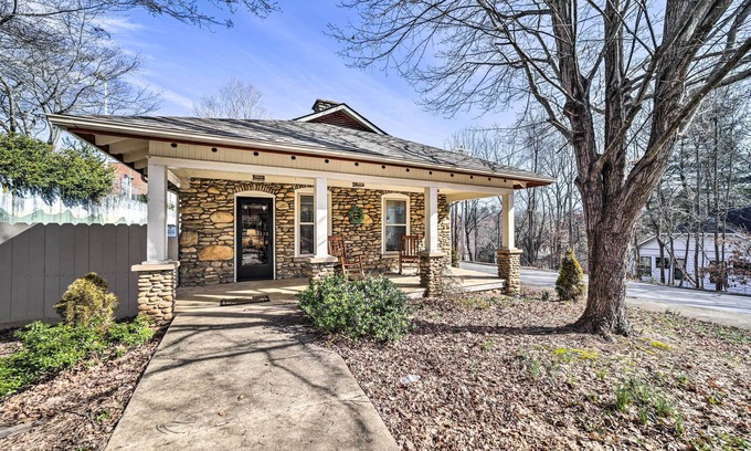 Waynesville Cottage | Quaint Home w/Porch in Downtown Waynesville!