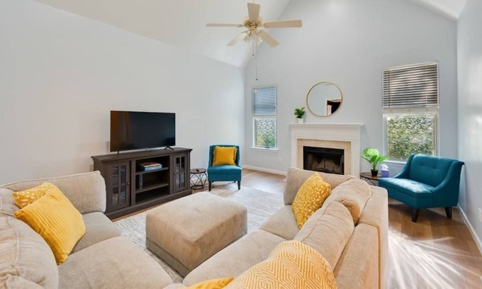 Harvest House | Quaint homey cottage style house in Harvest AL