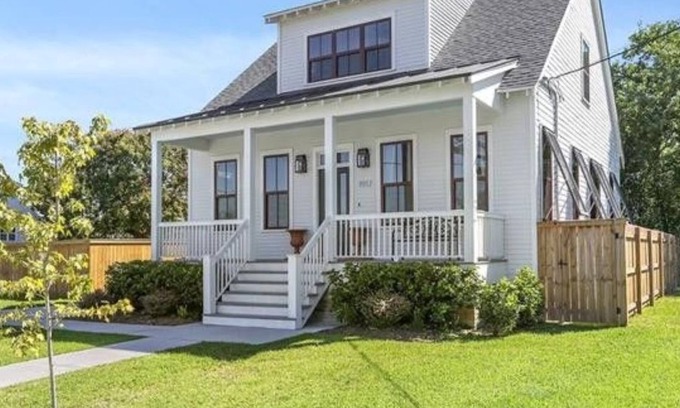 Arabi House | Quaint New Orleans Cottage - Charming and "NEW"