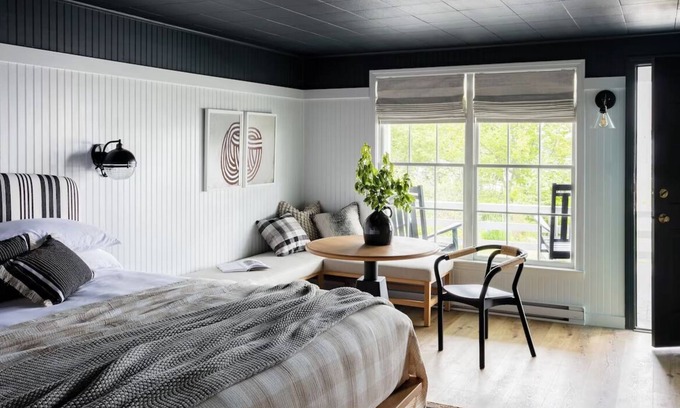 Ocean Point Hotel | Quaint Oceanfront Room Perfect for Relaxing After Adventurous Days | with Pool