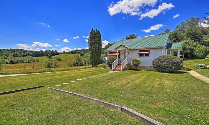 Independence Cottage | Quaint & Scenic Country Cottage, 3 Mi to New River