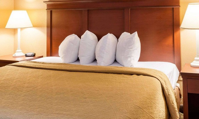 Louisville Hotel | Quality Inn Louisville MS