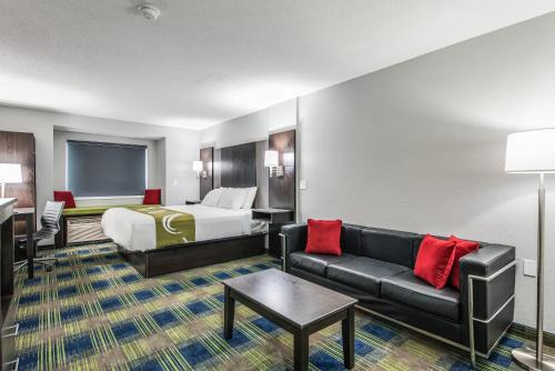Owatonna Hotel | Quality Inn Owatonna near Medical Center