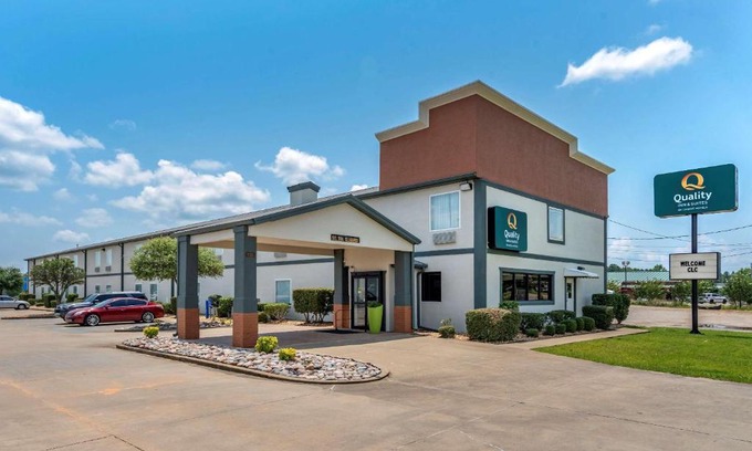 Demopolis Hotel | Quality Inn & Suites Demopolis