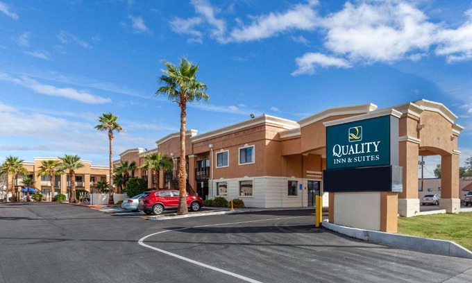Mesa Hotel | Quality Inn & Suites near Downtown Mesa