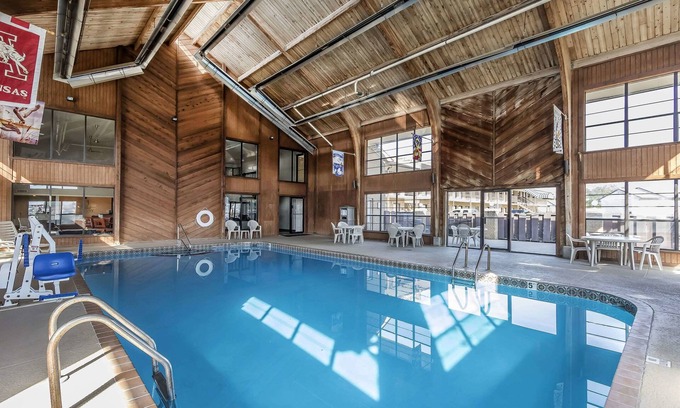 Stuttgart Hotel | Quality Inn & Suites Stuttgart North