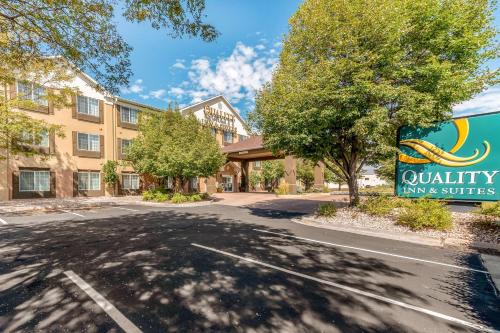 Fort Collins Hotel | Quality Inn & Suites University Fort Collins