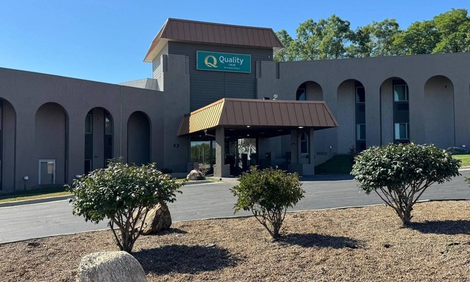 West Des Moines Hotel | Quality Inn West Des Moines - Clive By Choice Hotels I-235 & I -80