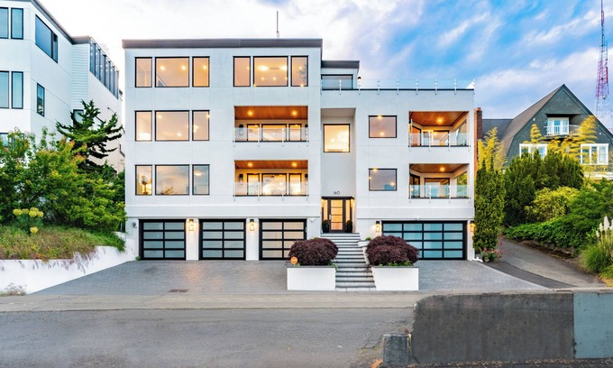 Queen Anne House | Queen Anne Executive Retreat, Skyline Views w/private gym, 7000 sqft