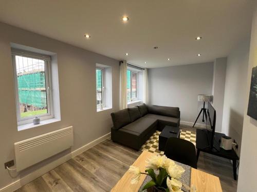 Abingdon Apartment | Queen Apartment - High Spec - En-Suites - 7 Guests