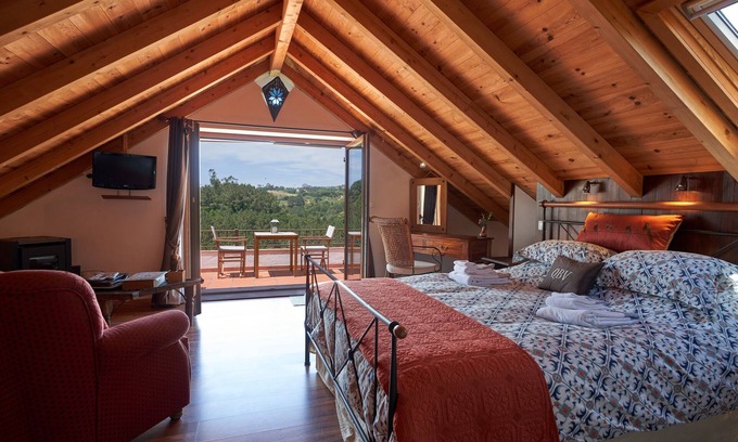 Obidos Apartment | Queen bed studio loft apartment - bathroom, kitchenette & terrace 7km Obidos