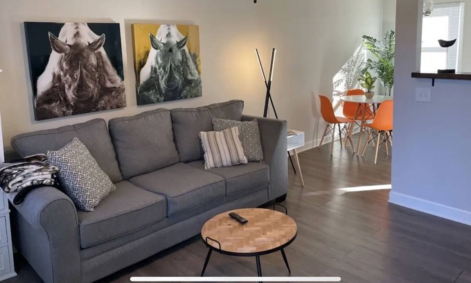 Biddleville House | Queen City House of Animals - 2 BA/1BA Sleeps 4 Close to Uptown Charlotte