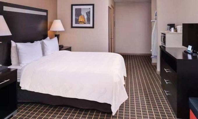 South San Francisco House | Queen Room at Hotel Nova SFO By FairBridge