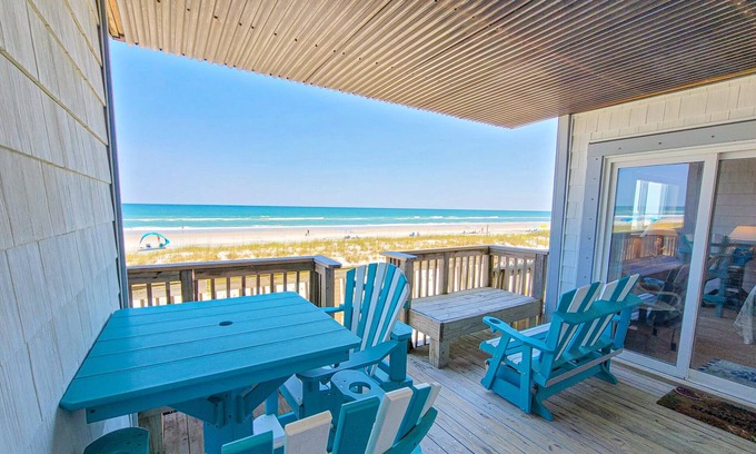 Topsail Beach Condo | Queen's Grant A-102: Beachfront Fun & Ocean Views