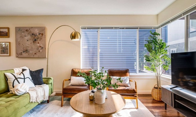 East Queen Anne Apartment | Queen's Nook by Stay in Nest - Parking/Walks to DT