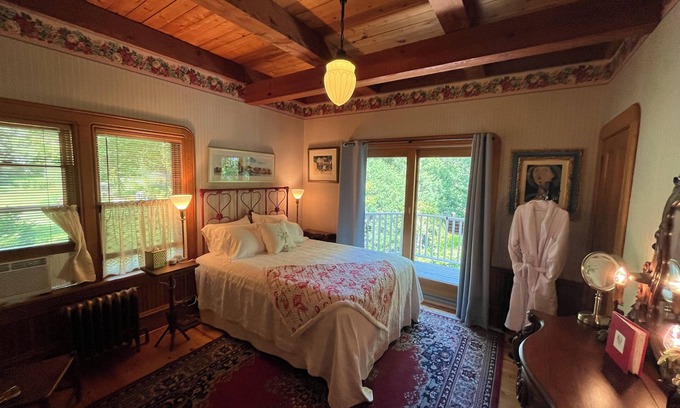 Bayfield Bed & Breakfast | Queen's View B&B- Bill's Suite, Lake Views, balcony, Sauna, Pool, Bayfield, WI