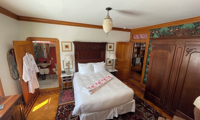 Bayfield Bed & Breakfast | Queen's View B&B- Maggie's Suite, Lake views, Sauna, Pool, Gardens, Bayfield, WI