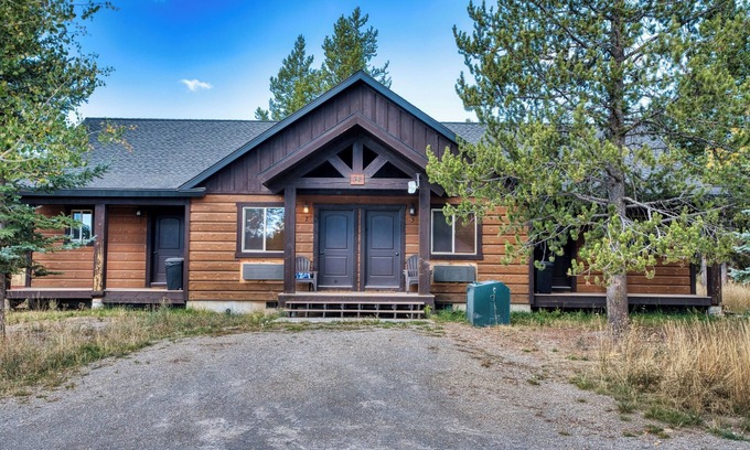 Island Park Cabin | Queen Suite at Ponds Lodge Cabin 32 Unit 1