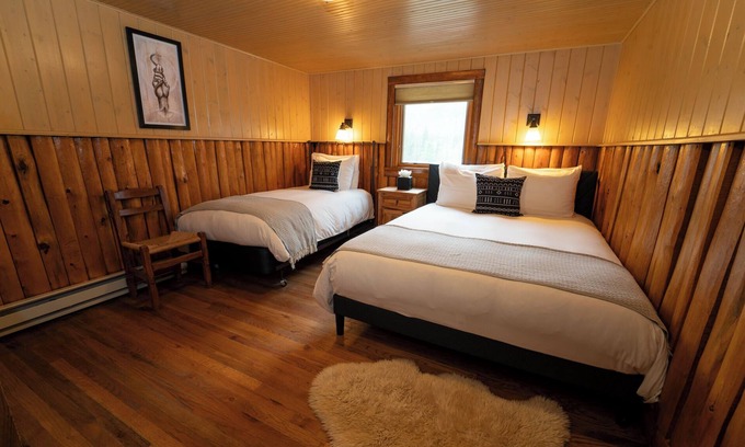 Pitkin County House | Queen + Twin Room Beyul Retreat