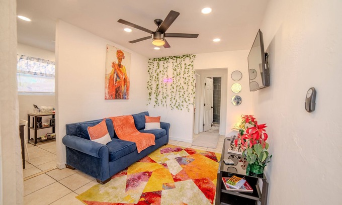 Overtown Condo | Queens Cozy Condo near Downtown/Airport with WiFi, AC in charming Miami