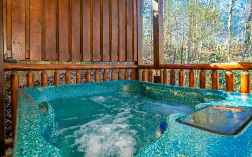 Hemlock Hills Villa | Queens Log Cabin