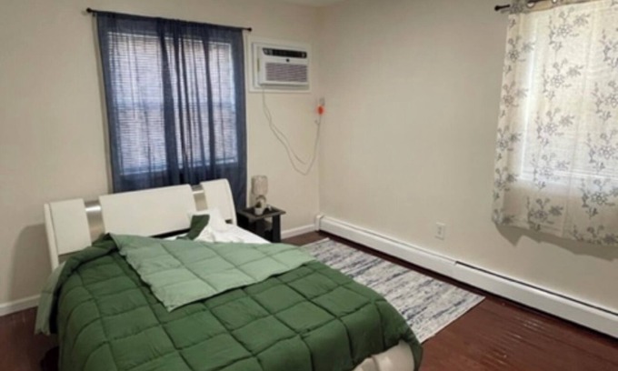 Queens House | Queens Modern 3 Bedroom Apartment. 5 mins from JFK