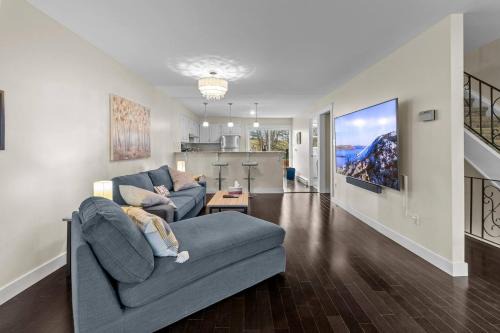 Downtown St. John's House | Quidi Vidi King 3 Doubles Parking Office