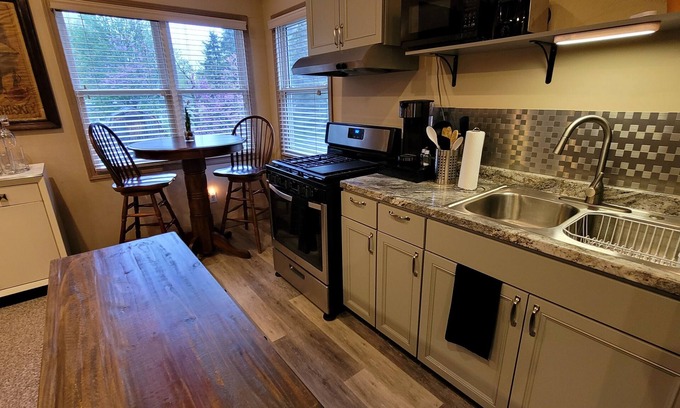 Milan House | Quiet 1/1 in Historic Village of Milan, OH just minutes away from Cedar Point