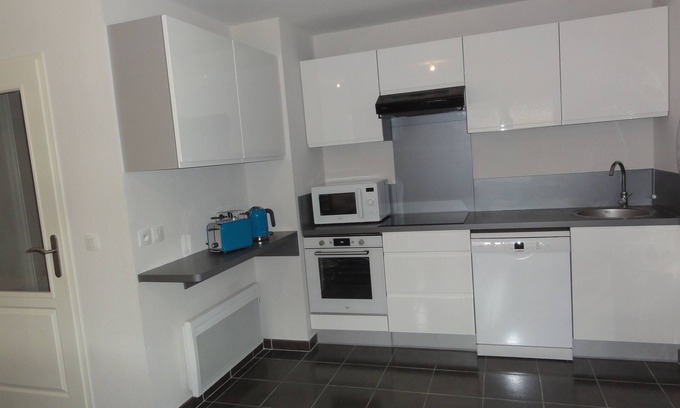 St.-Remy-de-Provence Apartment | Quiet 2-bedroom apartment with pool 200 m from town centre