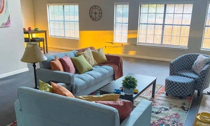 Ventura House | Quiet 3BR Home Near AT&T Center Furnished Mid-Term Stay w/Wi-Fi & W/D