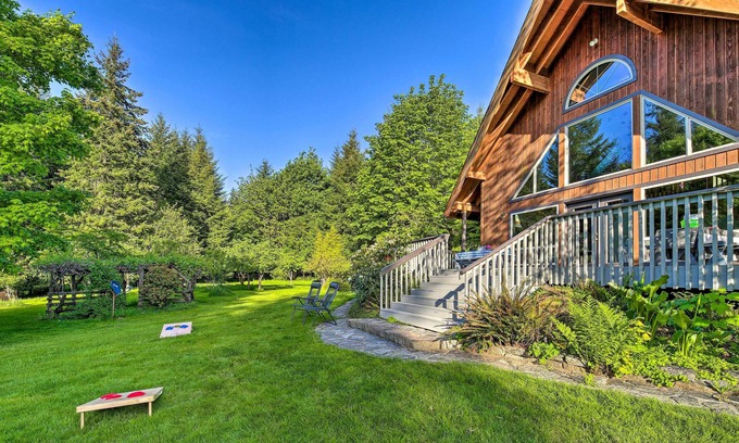 Rochester Cabin | Quiet 40-Acre Rochester Forest Lodge: Hot Tub!