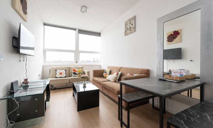 Smethwick Apartment | Quiet and cosy West Midlands escape