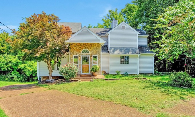 Nashville House | Quiet and Cozy 3BR/2.5BA Near Lake – Easy Access to Airport & Downtown Nashville