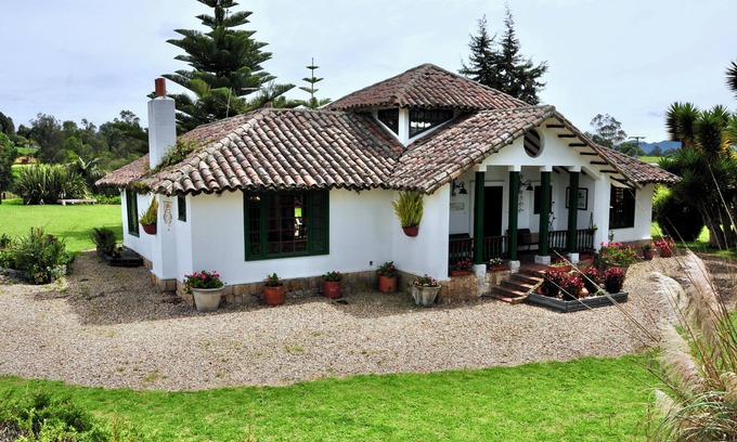 El Rosal Cottage | Quiet and green rural house 50 min from Bogota (pet friendly)