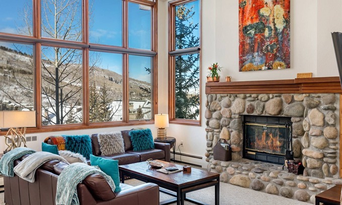 Highlands Townhomes Condo | Quiet Before the Crowds! 10% off 3 nights for Fall