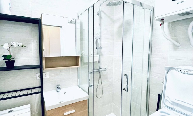 Saint-Ouen Apartment | Quiet, bright, fully-equipped studio in the Pleyel district