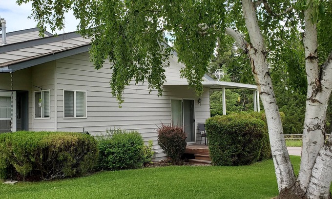 Kalispell House | Quiet central location near Community College, Hospital, Shopping, Sports Fields