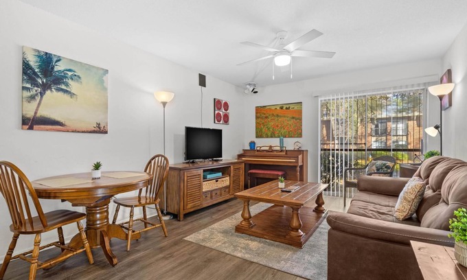 Gainesville Condo | Quiet Condo – Short Walk to UF/Shands/Downtown!