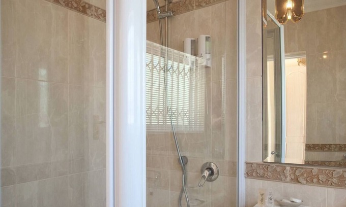 Somerset West Cottage | Quiet Cottage near golf/beach/mountains (wifi+pool)