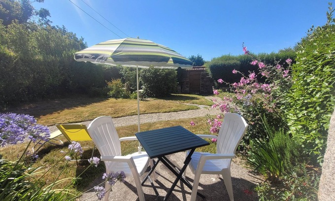 Lannion Apartment | Quiet cottage with terrace and garden