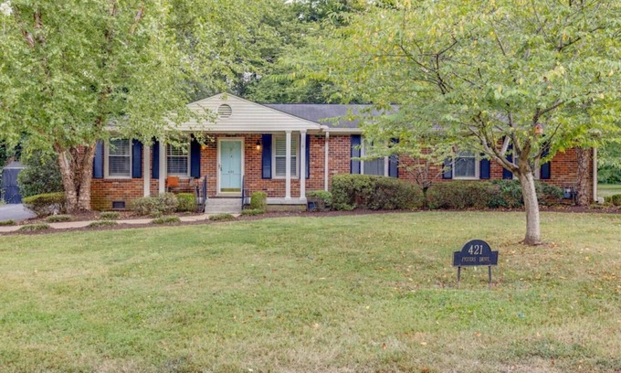 Franklin Apartment | Quiet Duplex Near Downtown, Pets Welcome