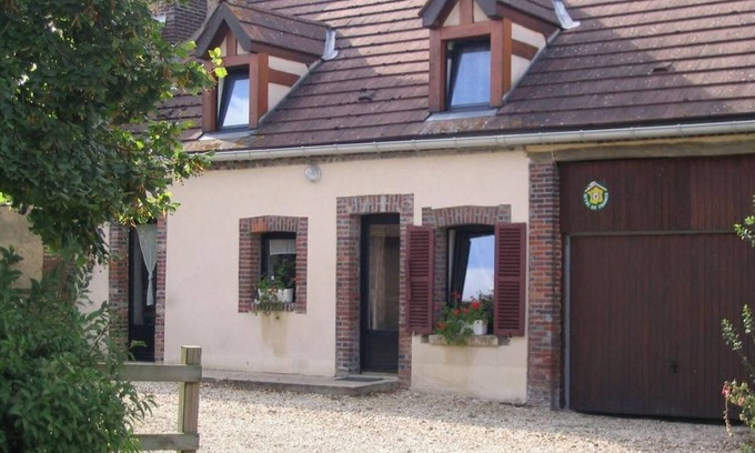 Douchy Cottage | Quiet Cottage near Paris, Sleeps 7, Green Surroundings