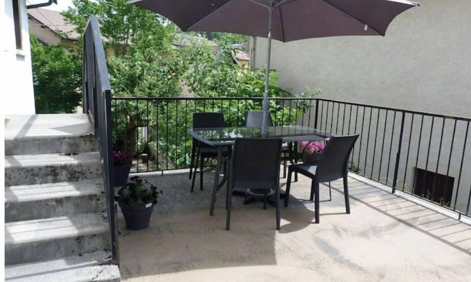 Lons-le-Saunier Apartment | Quiet +