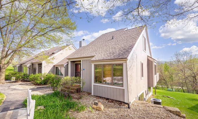 The Galena Territory House | Quiet Galena Territory Home near Lake with tons of Amenities-Great Winter Escape