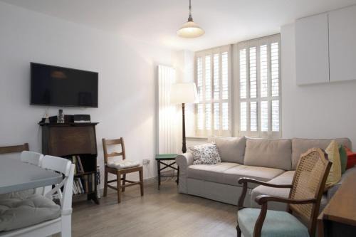 Marchmont Apartment | Quiet Ground Floor Mews Flat and parking